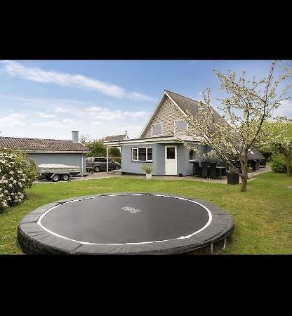 Big Villa In Stege Near Mons Klint With Trampolin מראה חיצוני תמונה